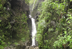 makaleha_falls